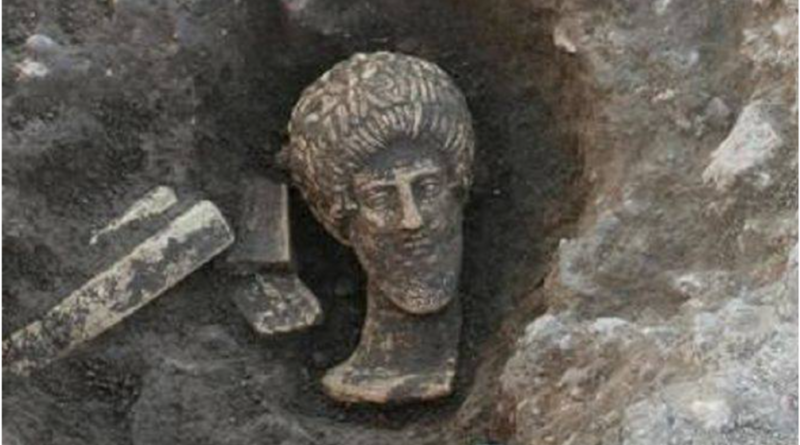 Volto del dio etrusco Voltumna