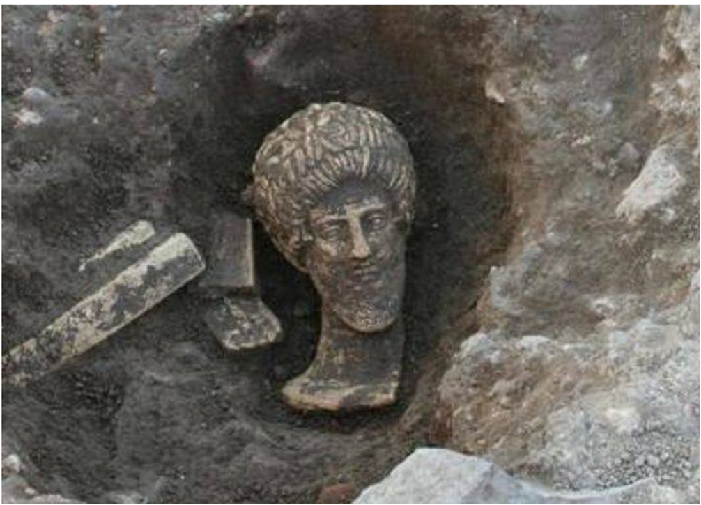 Volto del dio etrusco Voltumna