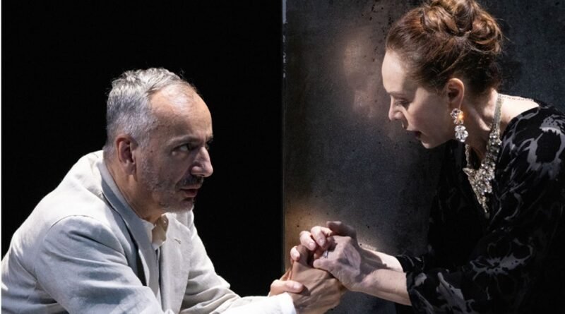 Foto spettacolo Le false confidenze