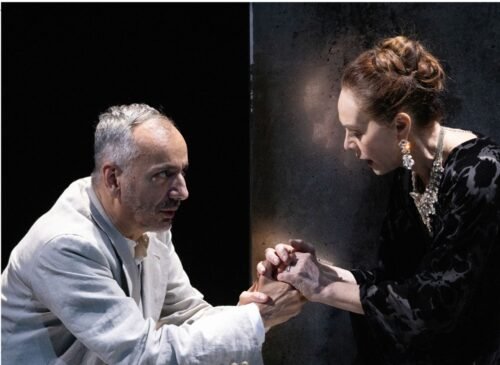 Foto spettacolo Le false confidenze