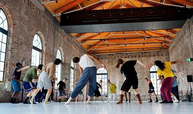 Biennale di Venezia college danzatori